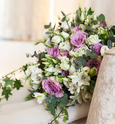 Liten Bohemsk bryllupspakke i lilla og hvitt